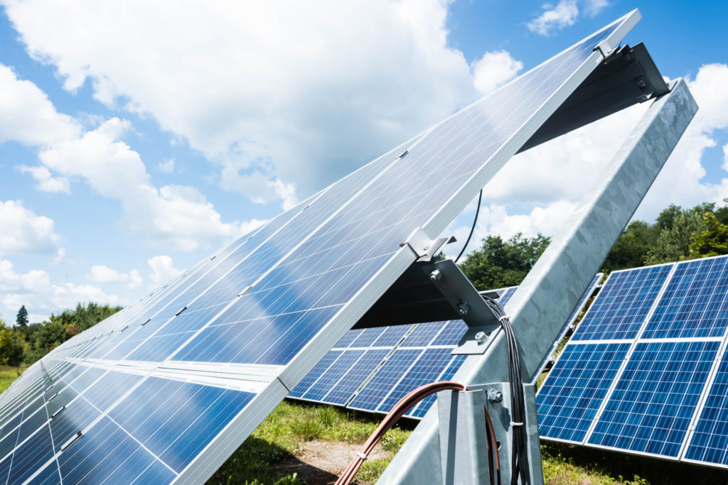 Placas solares en Castellón: limpieza y rendimiento