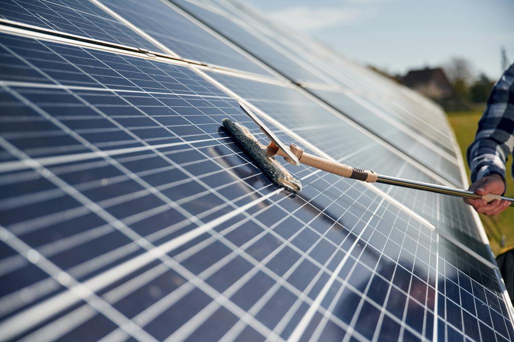 ¿Cada cuánto limpiar placas solares en Castellón?