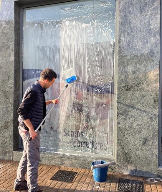Limpieza de cristales de fachadas comerciales